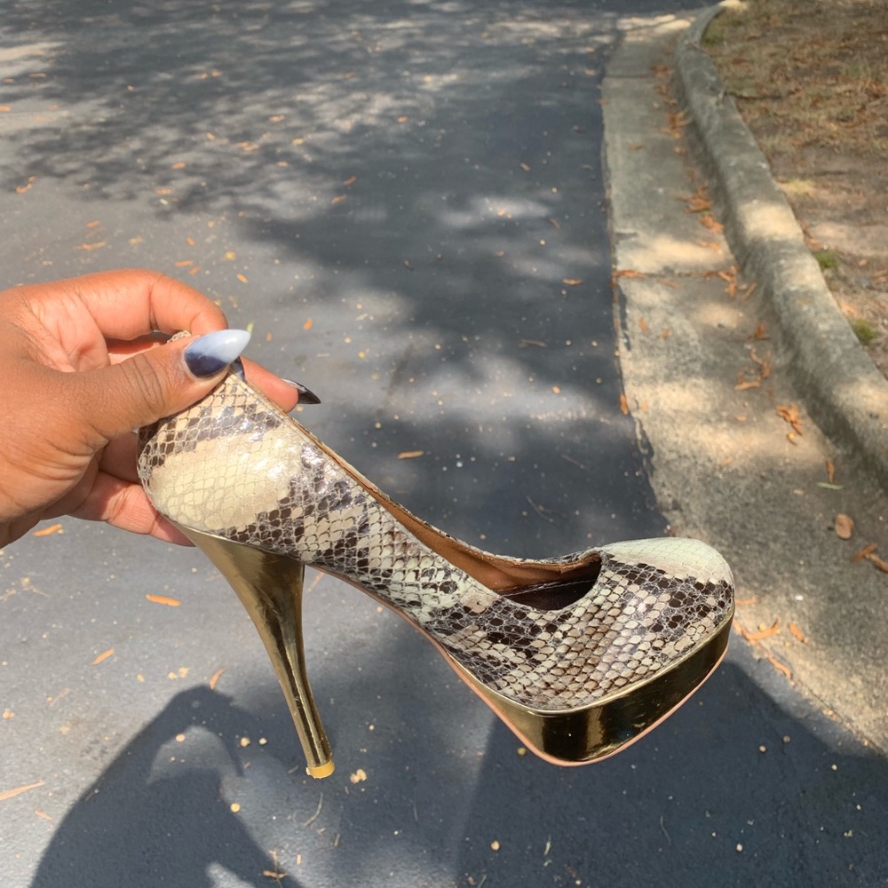 Snakeskin Pump